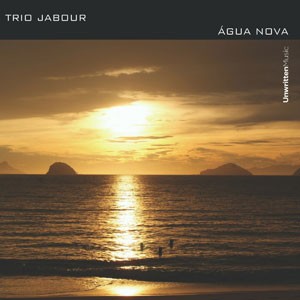 Gica do CD Trio Jabour - Água Nova. Artista(s) Fi Maróstica, Paulo Almeida, André Grella.